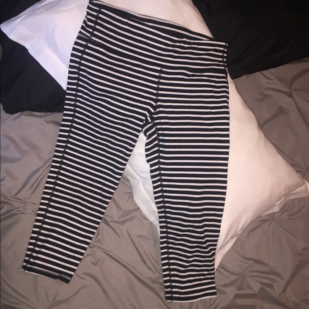 Stripe Athleta capris like new!!